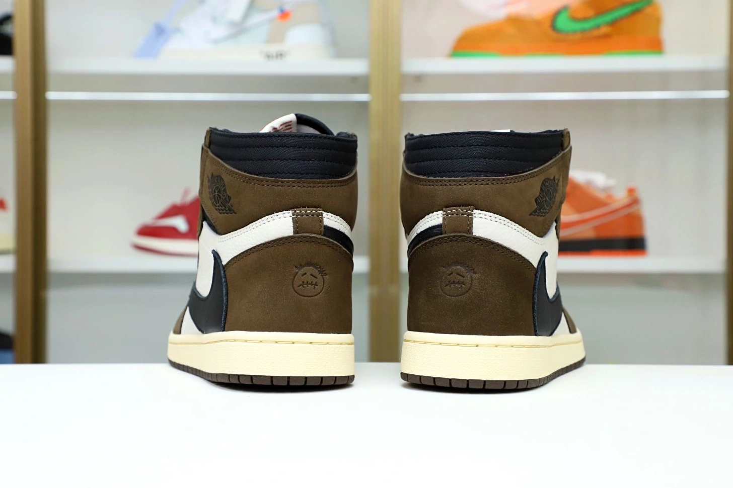 JORDAN X OG 1 SCOTT HIGH RETRO AIR TRAVIS 'MOCHA' 1001